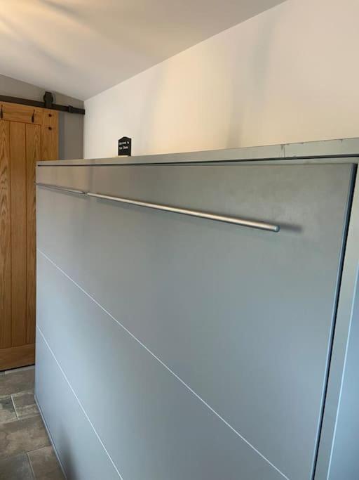 Adorable Bedsit For You, Partner And Your Pet! Stepaside  外观 照片